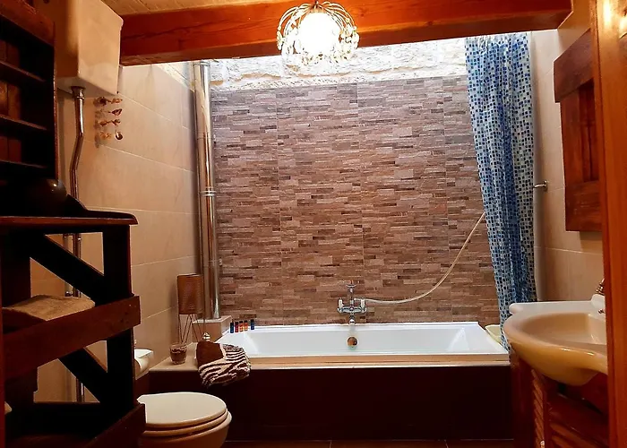 The Lyndee House * Nadur