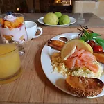 The Lyndee House Гостевой дом