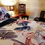 The Lyndee House 4*
