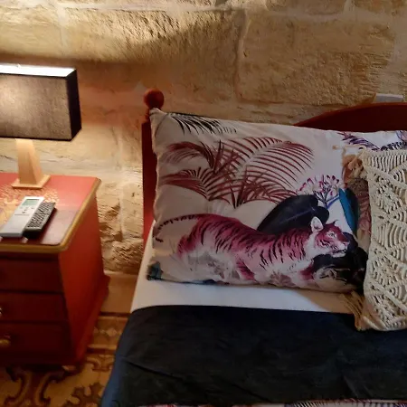 The Lyndee House * ナダ