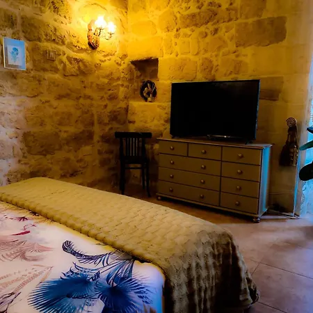 The Lyndee House * Nadur