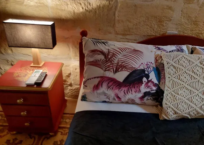 The Lyndee House * In-Nadur