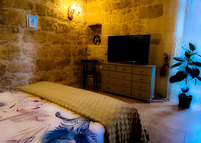 The Lyndee House * In-Nadur